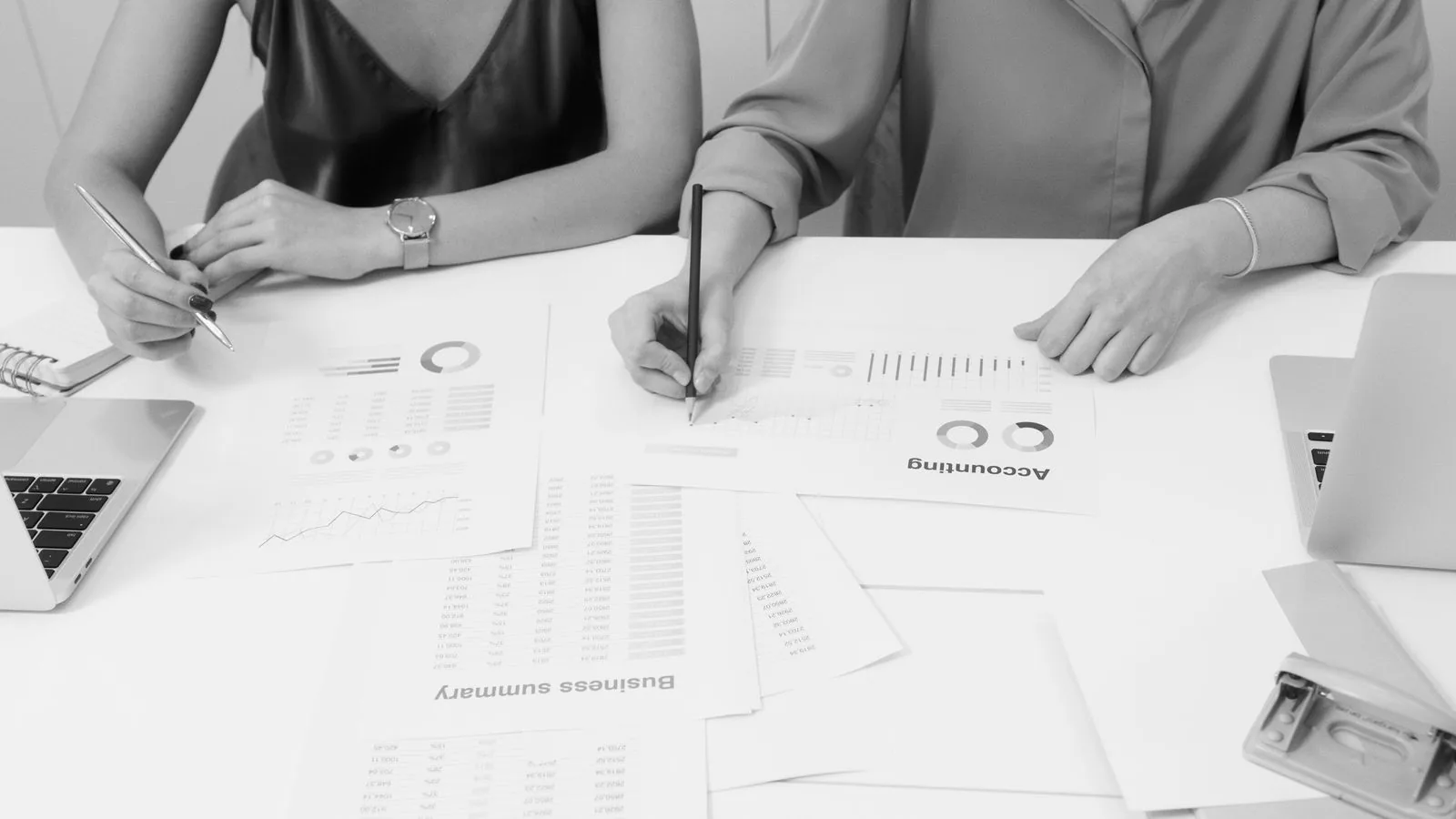 UK-experienced accounting team at work